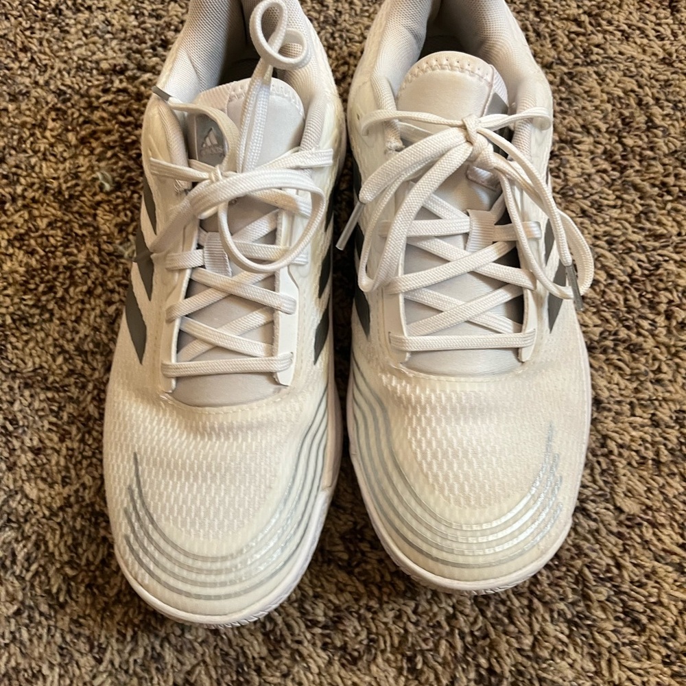 Adidas Volleyball | White | Bounce | 8